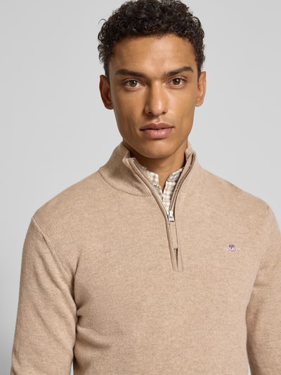Gant Regular Fit Pullover mit Strick-Optik aus reiner Lammwolle Sand Melange 3