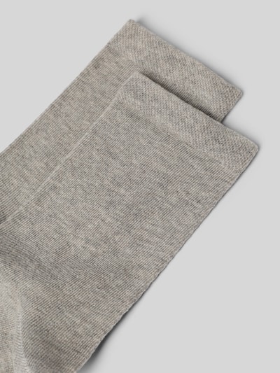 Produktfoto, Socken aus Baumwoll-Mix mit Logo-Detail von Christian Berg Woman in meliertem Grau, elastischer Bund, feine Strick-Optik