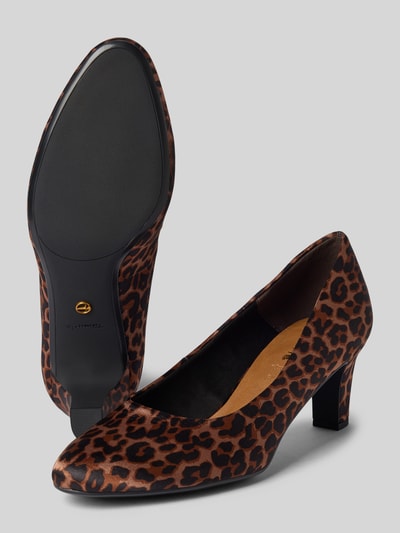 Produktfoto, Pumps mit Satin von Tamaris im Animal Print, Allover-Muster, Kitten Heel, abgerundete Spitze, leicht strukturierte Sohle.