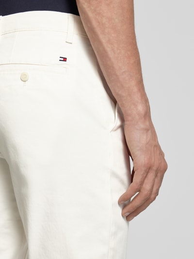 Tommy Hilfiger Regular Fit Chino mit Gesäßtaschen Modell 'DENTON' Kitt 3