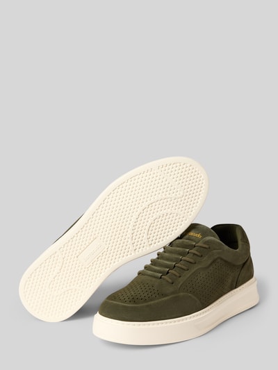 Produktfoto, Sneaker aus echtem Leder mit Logo-Detail van Barracuda, olijfgroen met witte gladde zool, afgeronde pasvorm, vetersluiting, hakhoogte maat 44: 4 cm, schachthoogte maat 44: 7 cm, schachtbreedte maat 44: 10 cm
