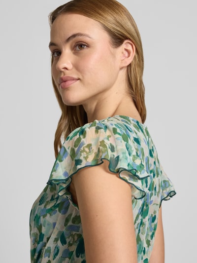 Kobiece modelka nosi Midikleid im Allover-Look Modell 'EMMA' od Vila, wzór w odcieniach zieleni, lekka tekstura, zbliżenie na górną część ciała, kontekst: sukienka damska, linia A, dekolt w kształcie V, długość pleców w rozmiarze 36: 126 cm, szerokość w rozmiarze 36: 42 cm