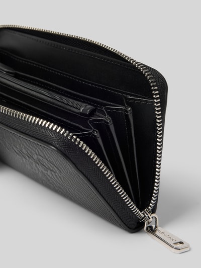 Produktfoto, schwarzes Portemonnaie mit Label-Prägung Modell 'PANDIA' von VALENTINO BAGS, Reißverschluss, Münzfach, mehrere Einsteckfächer, strukturierte Oberfläche