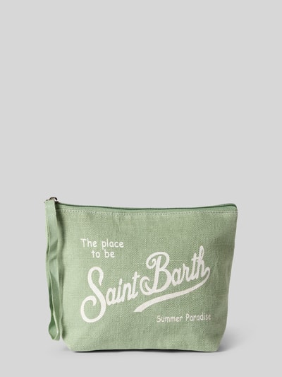 Produktfoto, Kosmetiktasche aus Leinen mit Statement-Print Modell 'ALINE' von MC2 Saint Barth in hellem Grün mit weißem Label-Print, sichtbare grobe Leinwollstruktur