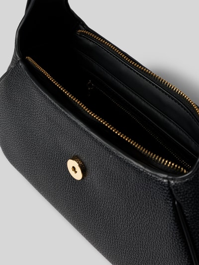 Produktfoto, Shoulder Bag mit Reißverschluss Modell 'DAPHNE' von VALENTINO BAGS, czarny, strukturalna faktura, złote detale, Szerokość w rozmiarze 1: 22 cm, długość 16 cm, głębokość 9 cm, długość paska 50 cm, kieszeń wewnętrzna na zamek