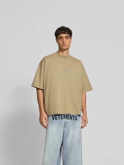 VETEMENTS Oversized T-Shirt mit Stehkragen Taupe 4