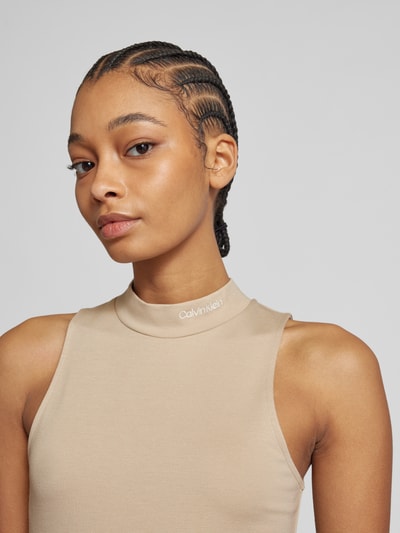 Calvin Klein Jeans Knielanges Kleid mit Turtleneck Sand 3