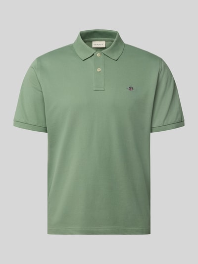 Produktfoto, Regular Fit Poloshirt aus reiner Baumwolle von GANT in sanftem Grün mit glatter Struktur und kurzen Ärmeln, Herren Poloshirt.