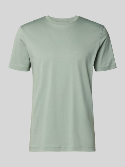 Produktfoto, T-Shirt mit Rundhalsausschnitt von Christian Berg Men in hellem Grün, reine Baumwolle, Regular Fit, glatte Textur, Rückenlänge 70 cm.