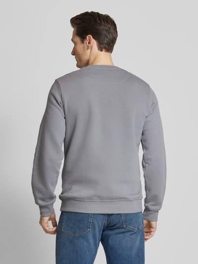 s.Oliver RED LABEL Regular Fit Sweatshirt aus Baumwoll-Mix mit Logo-Detail Mittelgrau 5