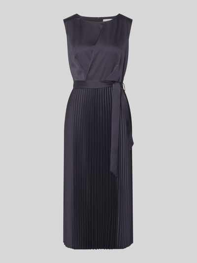 Produktfoto, Midikleid mit Plisseefalten und Bindegürtel von Comma in Dunkelblau, Material-Mix mit Stretch-Anteil, A-Linie, feine Plisseefalten, Rückenlänge 35 cm, Brustweite 40 cm bei Größe 36, elegante glatte und strukturierte Texturen