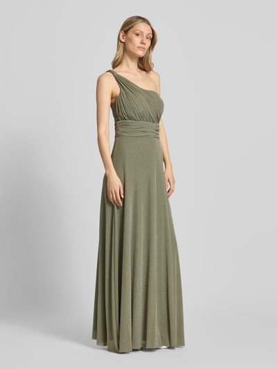 Frauenmodel trägt Schimmerndes Maxikleid im One-Shoulder-Look von TROYDEN COLLECTION, Taillierter Schnitt, Drapierungen, Taillenband, Ganzkörperansicht von vorne.