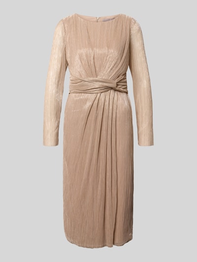 Produktfoto, Cocktailkleid mit Knotendetail von Christian Berg Cocktail, złoty kolor, plisowana faktura, krój slim fit, połyskująca tkanina, długość midi, szerokość w rozmiarze 36: 40 cm, długość tyłu w rozmiarze 36: 110 cm, długość rękawa w rozmiarze 36: 64 cm, okrągły dekolt, detal w formie węzła