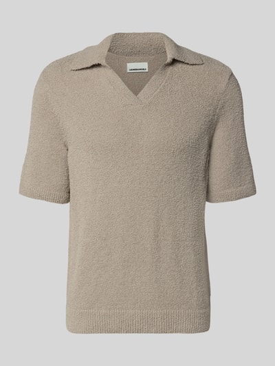 Produktfoto, Regular Fit Poloshirt aus Bio-Baumwoll-Mix Modell 'BOUCLE' von Armedangels in Beige, unifarben, Bouclé-Strick, V-Ausschnitt, kurzarm
