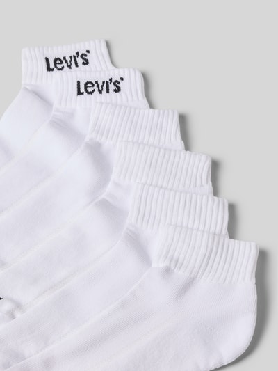 Produktfoto, weiße Socken aus Baumwoll-Mix im 6er-Pack von Levi's®, glatte Oberfläche, schwarze Schrift, Herren Socken von Levi's®.
