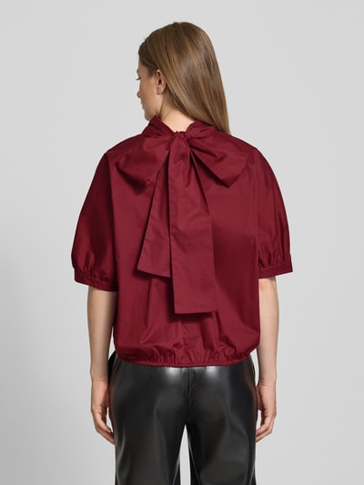 Emily Van den Bergh Bluzka o kroju regular fit z wiązaniem pod szyją i rękawem o dł. 1/2 Bordowy 5