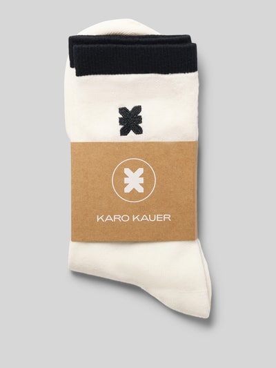 Produktfoto, Socken mit Label-Detail von Karo Kauer w kolorze białym z czarnymi paskami w kontrastowym kolorze, prążkowane ściągacze, Detal z logo