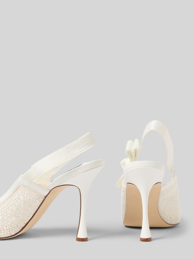 Produktfoto, Pumps mit Zierschleife Modell 'Brylie' von Steve Madden, Allover-Ziersteinbesatz, spitze Passform, offene Ferse, Absatzhöhe 10 cm, Schaftweite 6 cm, weiße Farbe, elegante Textur