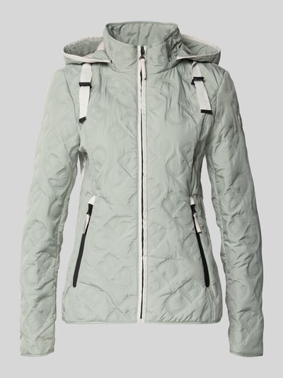 Vrouwenmodel draagt Jacke mit Stehkragen und Reißverschlusstaschen van Gil Bret, lichtgrijs, katoen, getailleerd, met capuchon, ritszakken, weatherprotection, borstbreedte 50 cm, taille, schouderbreedte 37 cm, mouwlengte 64 cm, ruglengte 61 cm, voorkant, close-up bovenlichaam.
