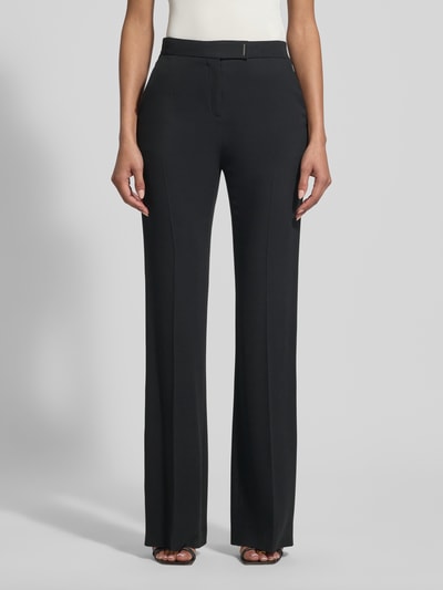 Frauenmodel trägt Schmale Hose aus reiner Viskose Modell 'TALIA4' von BOSS, Optik: Unifarben, Passform: Schmal, Ganzkörperansicht von vorne.