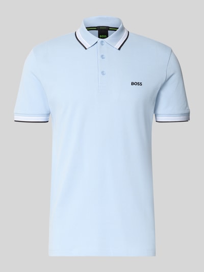 Produktfoto, hellblaues Regular Fit Poloshirt mit Label-Stitching Modell 'Paddy' von BOSS, reine Baumwolle, gerippte Ärmelabschlüsse, Polokragen.