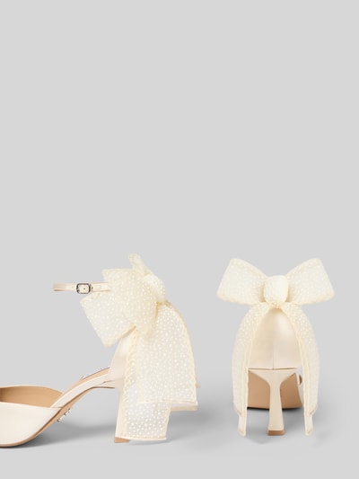 Produktfoto, Pumps mit Zierschleife Modell 'Fiorela' von Steve Madden in Creme, spitze Passform, glatte Sohle, Absatzhöhe 8 cm, Schafthöhe 10 cm, Schaftweite 6 cm, elegante Textur mit feinen Punkten