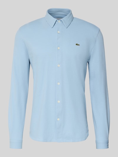 Produktfoto, Slim Fit Freizeithemd aus reiner Baumwolle von Lacoste in Hellblau, Kentkragen, Knopfleiste, Logo-Stitching, Piqué-Textur