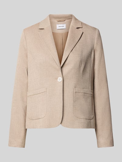 Produktfoto, beiger Regular Fit Blazer mit Reverskragen und Knopfverschluss von More & More, Material-Mix mit Viskose-Anteil, strukturierte Oberfläche, aufgesetzte Taschen, glatte Textur, neutrale Farbgebung