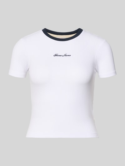 Produktfoto, T-Shirt mit Rundhalsausschnitt und Label-Stitching von Guess Jeans, weiß mit dunklem Rundhalsausschnitt, gerippte Struktur, Damen T-Shirt aus Baumwoll-Mix mit Modal-Anteil, Cropped, Rückenlänge 45 cm bei Größe S