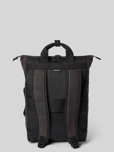 Produktfoto, Rucksack aus reiner gewachster Baumwolle von Barbour in Dunkelgrau mit kariertem Muster und strukturierten Stoffflächen, Herren Rucksack von Barbour.