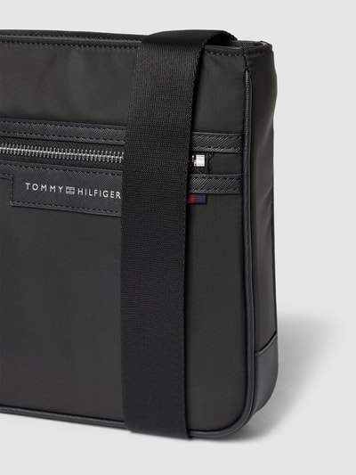 Tommy Hilfiger Umhängetasche mit Reißverschlussfach Modell 'URBAN' Black 3