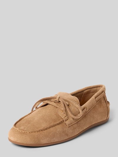 Produktfoto, Loafer aus echtem Leder mit Zierschleife von INUOVO, Farbe Beige, glatte Sohle, abgerundete Passform, Absatzhöhe 1 cm, Schafthöhe 6 cm, Schaftweite 11 cm, sichtbare Velours-Textur