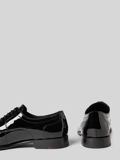 Produktfoto, Derby-Schuhe aus echtem Leder Modell 'LENO' von Lloyd, czarny połysk, zaokrąglony kształt, gładka podeszwa, sznurowanie, obcas 3 cm w rozmiarze 44, wysokość cholewki 7 cm w rozmiarze 44, szerokość w rozmiarze 44, elegancka faktura