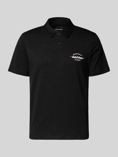Produktfoto, Poloshirt mit Label-Print Modell 'BRANDON' von Jack & Jones in Schwarz, Reine Baumwolle, Regular-Fit, Polokragen, kurze Knopfleiste