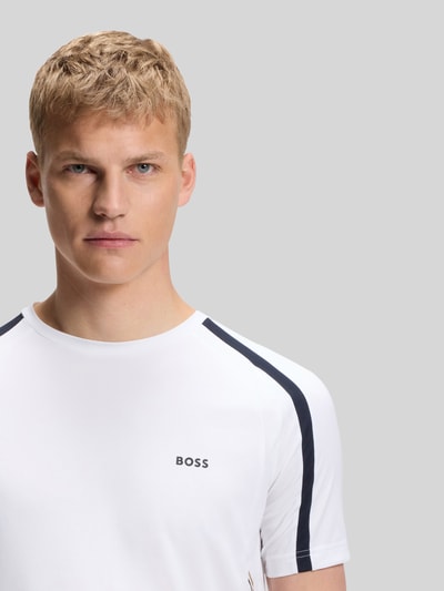 BOSS Green t-shirt sportowy o kroju slim fit z napisem z logo Biały 3