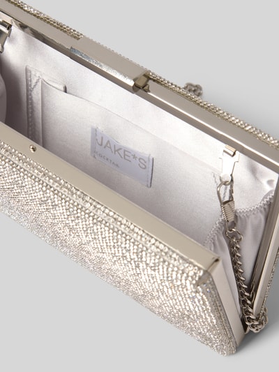 Produktfoto, Abendtasche mit Allover-Ziersteinbesatz von Jake*s Cocktail in Silber mit rechteckiger Form, glänzende Oberfläche und Kettenhenkel