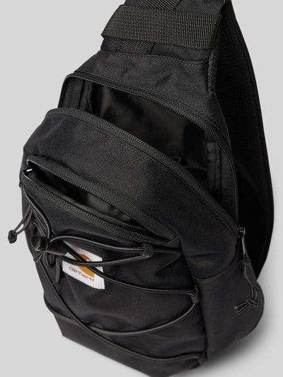 Produktfoto, Sling Bag mit Logo-Patch Modell 'Kyle' von Carhartt Work In Progress in Schwarz, Reißverschluss, Tunnelzug, strukturiertes Material