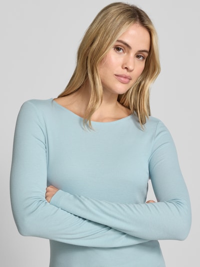 Kobiece modelka nosi Langarmshirt mit Rundhalsausschnitt Modell 'Smallo' von OPUS, unifarben, z długim rękawem, modalmix, zbliżenie na górę ciała.