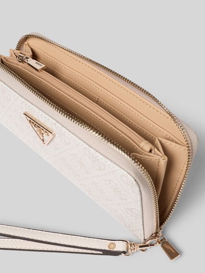 Produktfoto, Portemonnaie mit diversen Einsteckfächern Modell 'LAUREL' von Guess in Beige mit goldfarbenem Reißverschluss und Label-Detail