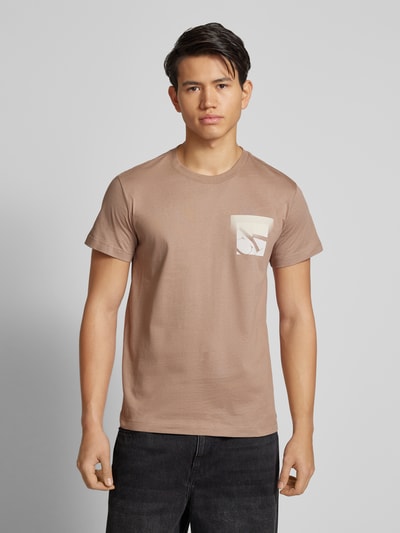 Calvin Klein Jeans T-Shirt mit Label-Print Taupe 4