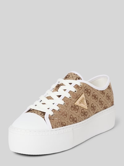Produktfoto, Sneaker mit Allover-Logo-Print Modell 'Joe' von Guess, brązowe tkaniny, białe sznurówki, profilowana podeszwa, wysokość obcasa w rozmiarze 40: 5 cm, wysokość cholewki w rozmiarze 40: 6 cm, szerokość w rozmiarze 40: 9 cm