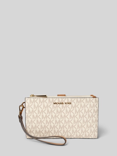 Produktfoto, Portfel z nadrukiem z logo na całej powierzchni, model 'Jet Set' od MICHAEL Michael Kors, detal z logo, podwójna główna przegroda zapinana na zamek błyskawiczny, przegródki wewnętrzne