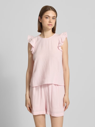 Kobiece model nosi Regular Fit Top aus reiner Baumwolle Modell 'SASTINA' von Pieces, efekt: jednolity kolor, okrągły dekolt, cieniowana przędza, bawełna, wykończenie materiału. Ganzkörperansicht von vorne.