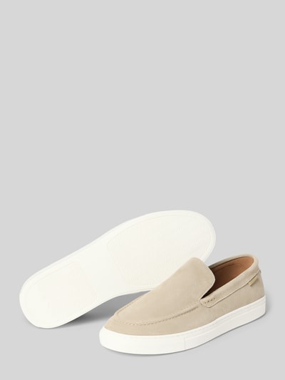 Productfoto, loafers uit echt leer met logodetail van PS Poelman, heren, afgeronde pasvorm, geprofileerde zool, beige tinten, profielzool, hakhoogte bij maat 44: 3 cm, schachthoogte bij maat 44: 6 cm, schachtbreedte bij maat 44: 13 cm