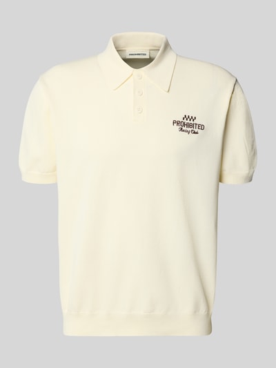 Produktfoto, Regular Fit Poloshirt mit Label-Stitching Modell 'Speedtrap' von PROHIBITED in Creme, reine Baumwolle, Knopfleiste, Rückenlänge 64 cm bei Größe M.