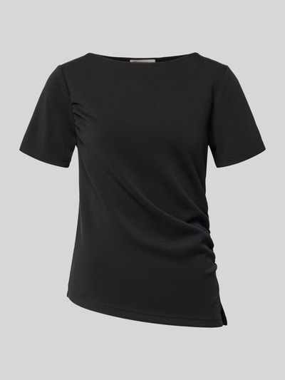 Produktfoto, T-Shirt in asymmetrischer Form Modell 'Helle' von My Essential Wardrobe, mieszanka materiałów z dodatkiem wiskozy, okrągły dekolt, drapowania, kolor czarny, długość tyłu w rozmiarze S: 60 cm