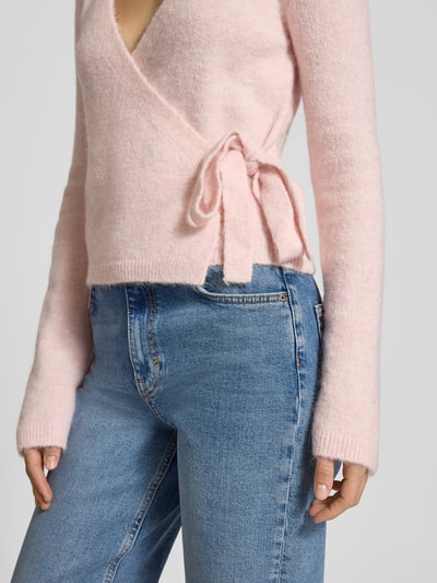 Gina Tricot Strickcardigan in Wickel-Optik Rosa 3