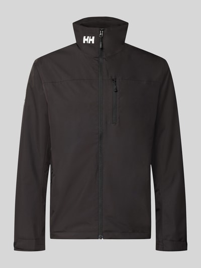 Produktfoto, czarna kurtka Regular Fit Jacke mit Stehkragen Modell 'Crew' od Helly Hansen, stójka, nadruk z logo, wpuszczane kieszenie, zamek błyskawiczny, napoleońska kieszeń, kontekst: kurtka męska Helly Hansen, stójka, krój regular fit, nadruk z logo, napoleońska kieszeń, wpuszczane kieszenie z zamkiem błyskawicznym, zamek błyskawiczny, długość tyłu w rozmiarze M: 73 cm, szerokość ramion w rozmiarze M: 48 cm, szerokość klatki piersiowej w rozmiarze M: 56 cm, długość rękawów w rozmiarze M: 68 cm