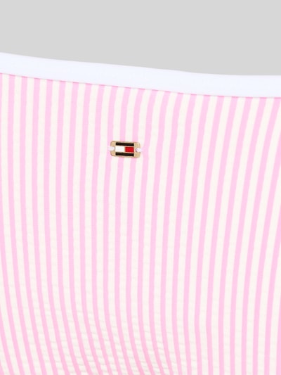 Produktfoto, Bikinihose aus Seesucker mit Bindebändern von TOMMY HILFIGER, rosa-weißes Allover-Muster, feine Struktur, Logo Applikation