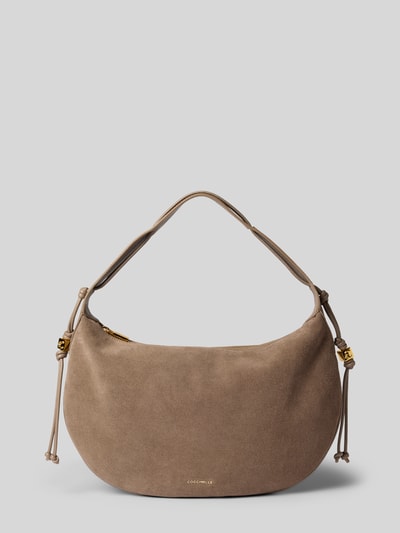 Produktfoto, Shoulder Bag mit Logo-Detail Modell 'Thess' von Coccinelle, beige Veloursleder, goldfarbener Reißverschluss, glatte Textur